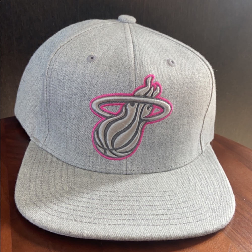 Miami Heat NBA Mitchell & Ness adjustable Fit Hat Gray/Pink